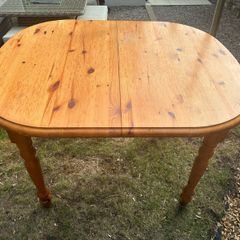 kitchen table and chairs