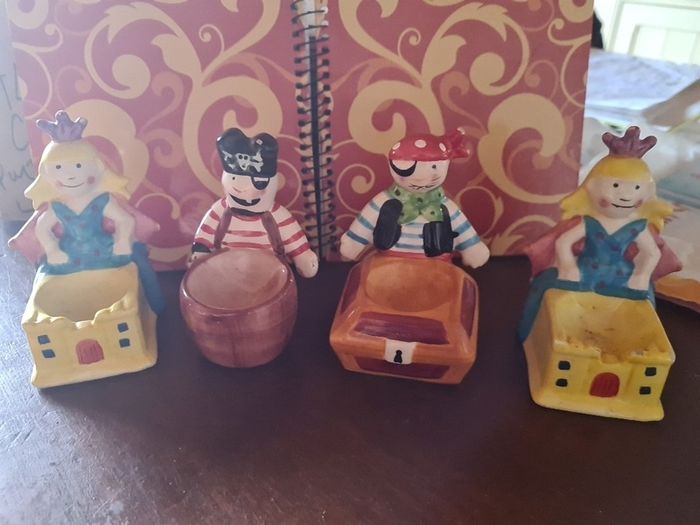 egg cups