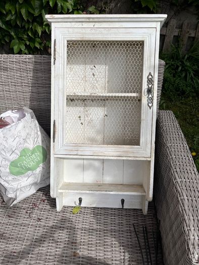 Wall cabinet