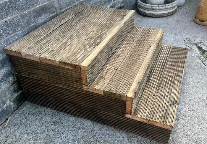 Decking step