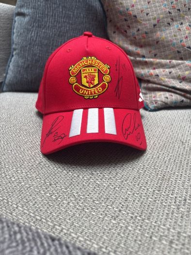 Signed Man Utd hat
