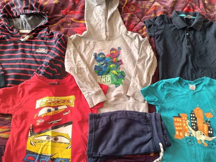 Very Large bundle boys clothes age 3 to 4 years.