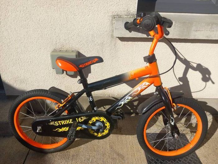Kids strike bike size 16 inch wheels