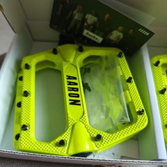 MTB pedals Aaron