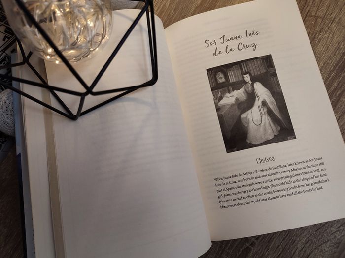 The Book of Gutsy Women: Favourite Stories of Courage and Resilience ! by Hillary and Chelsea Clinton ! RRP 31.50e ! Hardcover ! 2019 ! by Simon & Schuster UK !