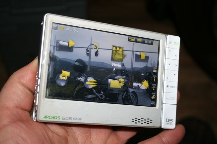 Archos 605 WiFi Silver (160 GB) Digital Media Player