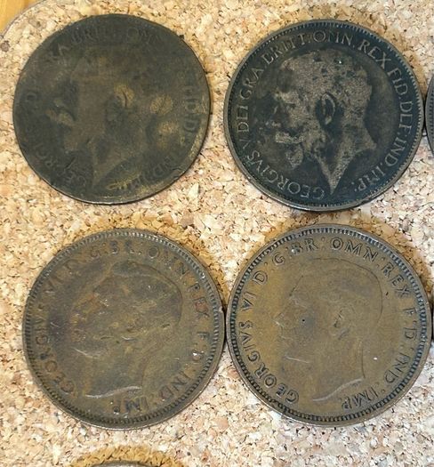 Old Great Britain Half Penny Coins (20)