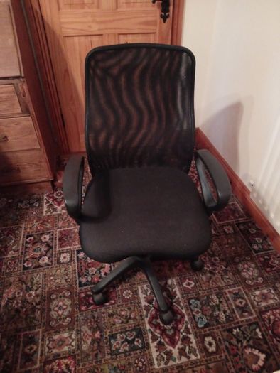 desk@chair and bred unit