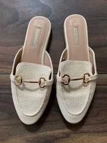 Primark beige raffia mules feature a gold-colored metal bar trim: Size 4