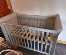 Baby cot mamas & papas