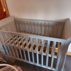 Baby cot mamas & papas