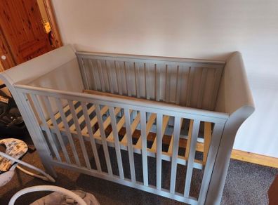 Baby cot mamas & papas