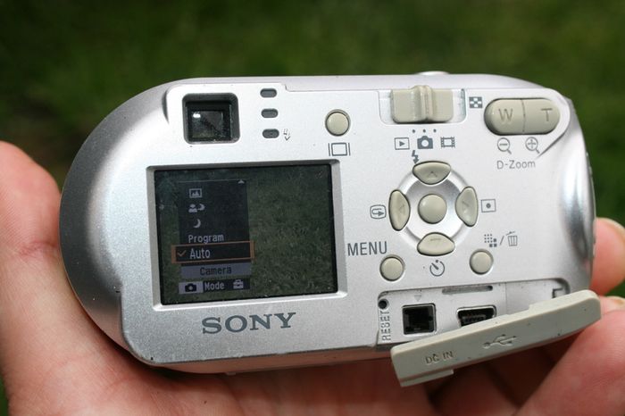 Sony Cybershot DSC-P41 4.1MP Digital Camera Silver MPeg Movie VX Smart Zoom Test