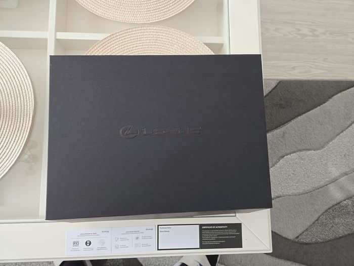 lexus gif box