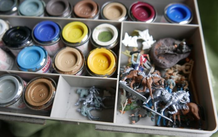 Humbrol Enamel Paint set Multi Colour and soldiers