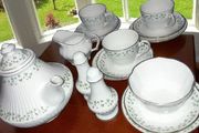 Royal Tara Shamrocks plus large plate