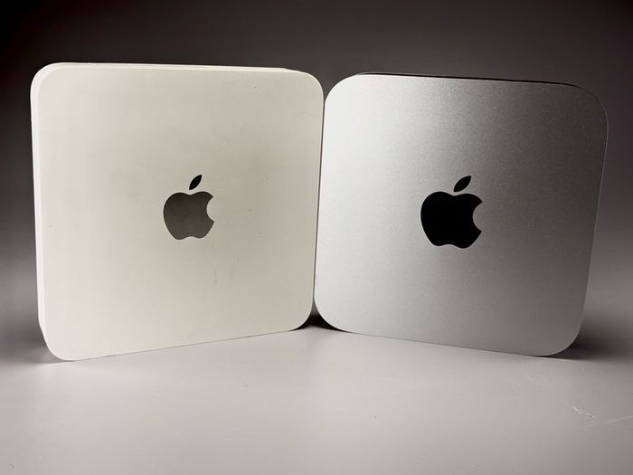 2 Mac Minis (untested)