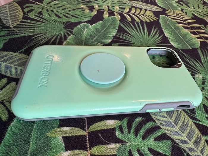 Stunning iphone 11 64GB plus an extensive set of accessories