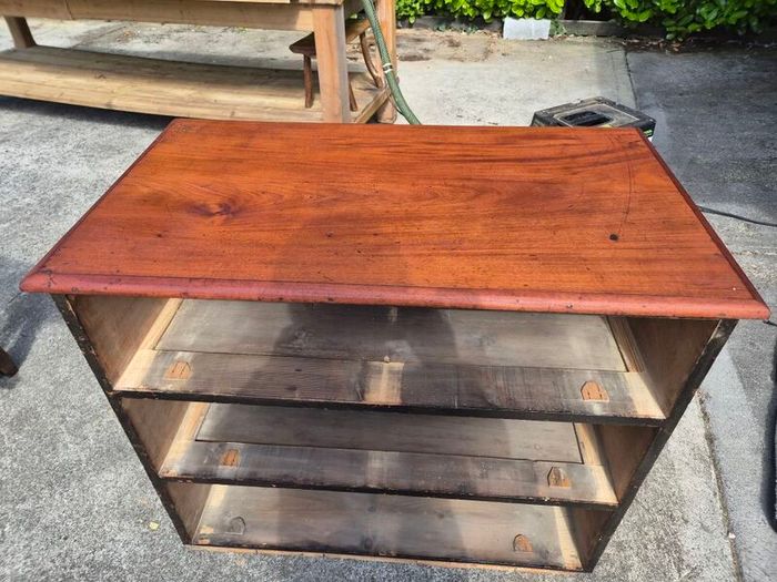 Chest of drawers