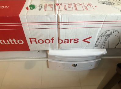 Roof bar