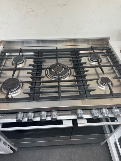Fisher and Paykel range cooker