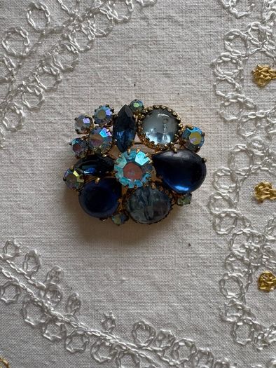 Vintage 1950s brooch