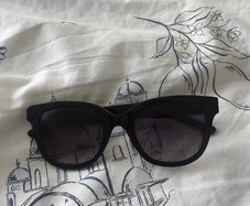 Laura Ashley Women's Black Sunglasses - Excellent Condition