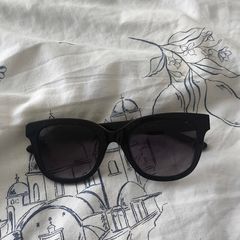 Laura Ashley Women's Black Sunglasses - Excellent Condition