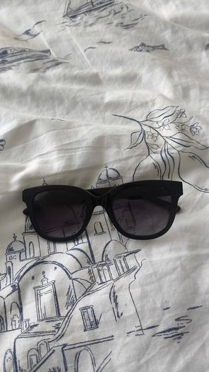 Laura Ashley Women's Black Sunglasses - Excellent Condition