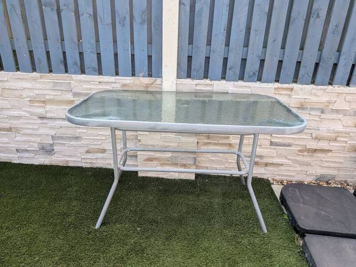 Garden table glass top