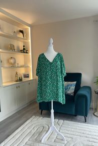 Ladies Green & White Short Sleeved Top from In extenso Size: UK 26 / EU 54
