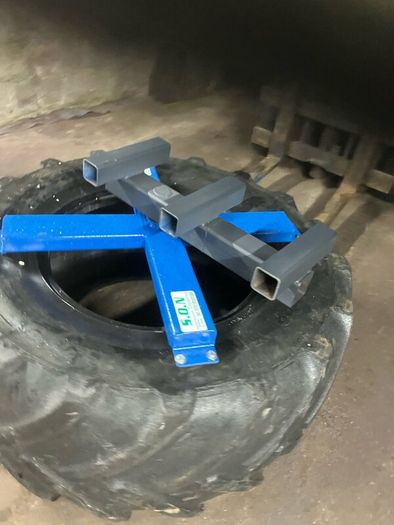 Silage wheel pushers