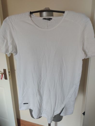 The Red Bridge Company white t-shirt with zip Unisex size M Postage included