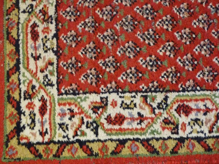 Superb P.ersian Sarough Rug 2.75m x 0.8m (H)