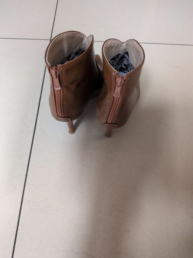 High heel Tan Ankle Boots.  S. 40-7.