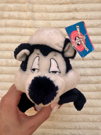 Vintage Looney Tunes Pepe Le Pew Skunk Plush Red Heart Boxers 1997 approx. 35 cm. Please see photos