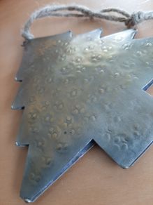 2026 Hammered metal tree decoration