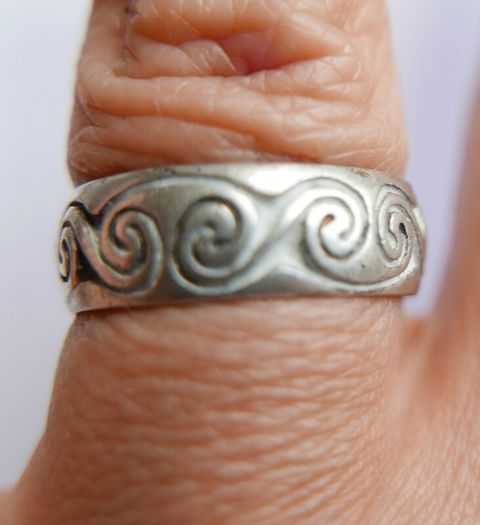 Vintage 925 Sterling Silver Celtic spiral band Ring size Q - 5.0g