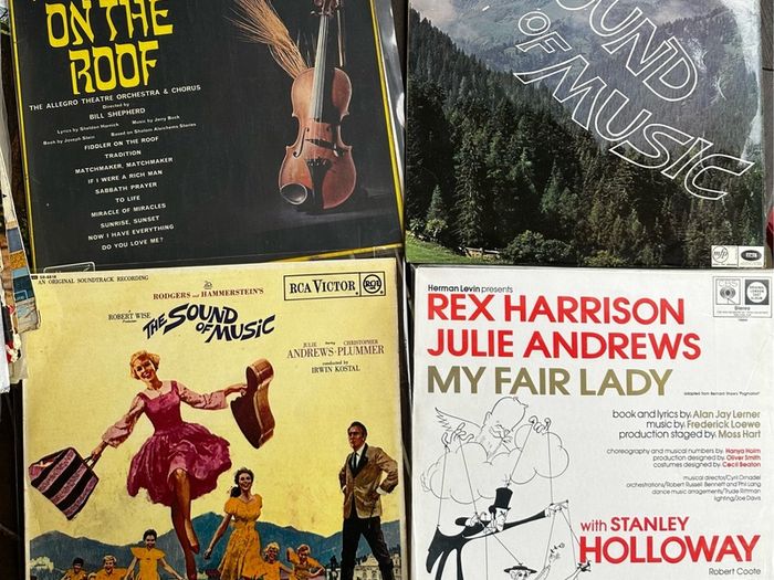 Large collection of original musicals for sale. Single 3 euros doubles 5 euros triple 7 euros all in good condition