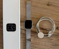 Apple Watch SE 44mm Silver Aluminium Case
