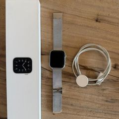 Apple Watch SE 44mm Silver Aluminium Case