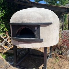 Wood-fired pizza oven