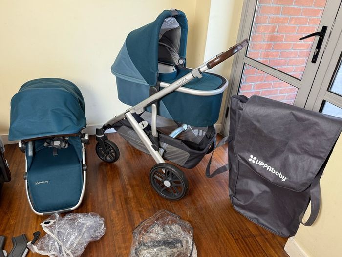 As new Uppababy Vista V2 Finn colour