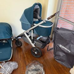 As new Uppababy Vista V2 Finn colour