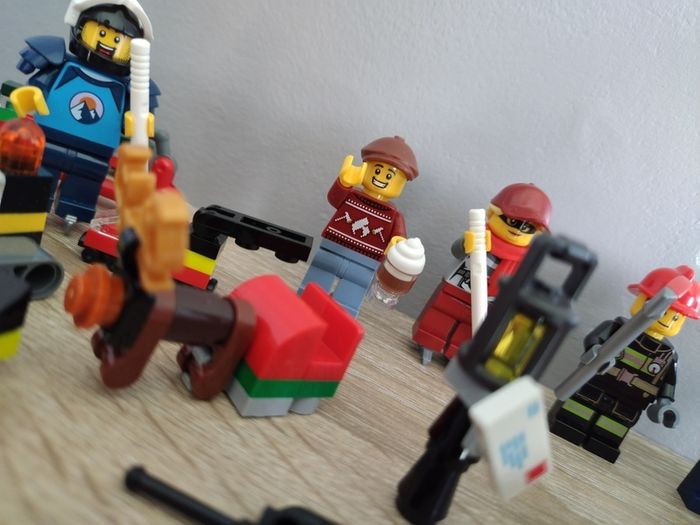 LEGO Winter Village Accessories and Mini Figures Bundle 2