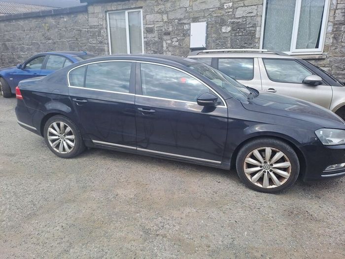 132 Volkswagen Passat breaking for parts