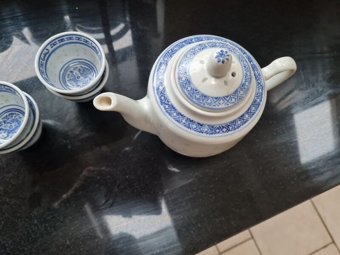 Chinese teapot and cups