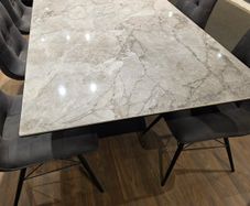 Modern Extendable Dining Table Excellent Condition