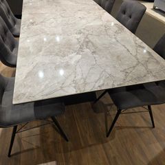 Modern Extendable Dining Table Excellent Condition