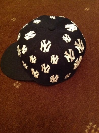 New York Yankees unofficial baseball cap.